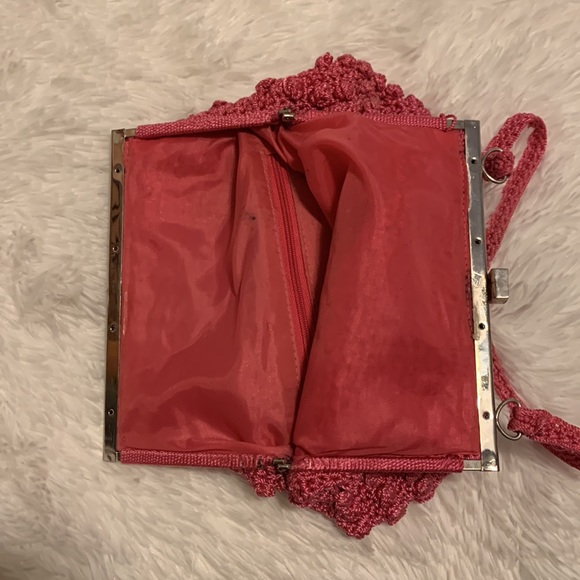 Retro hot pink crochet purse - Picture 3 of 9